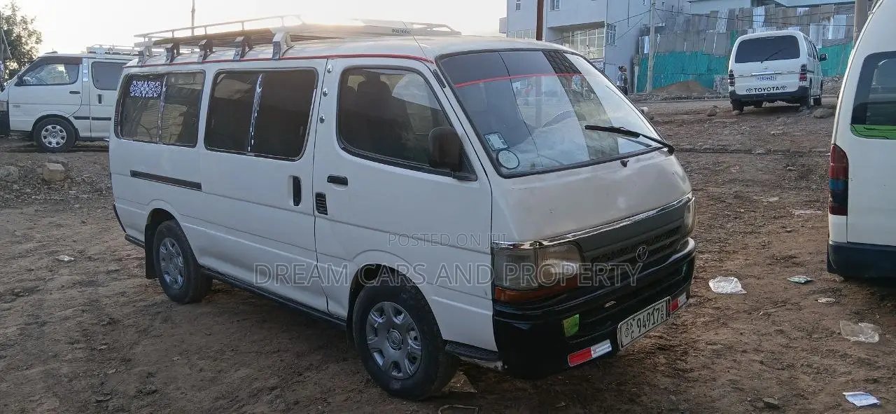Toyota HiAce 2004 White