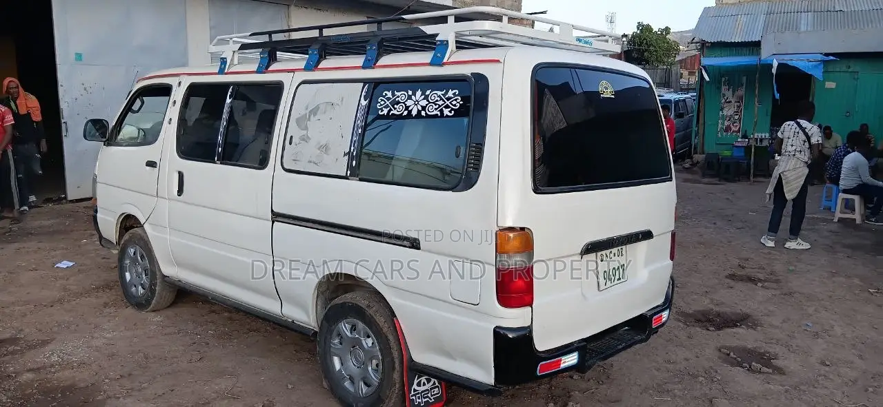 Toyota HiAce 2004 White