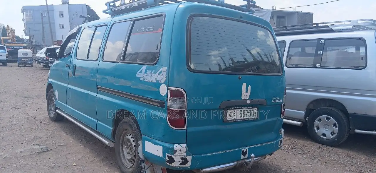 Toyota HiAce 1997 Blue
