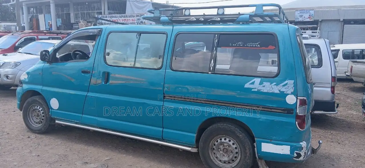 Toyota HiAce 1997 Blue