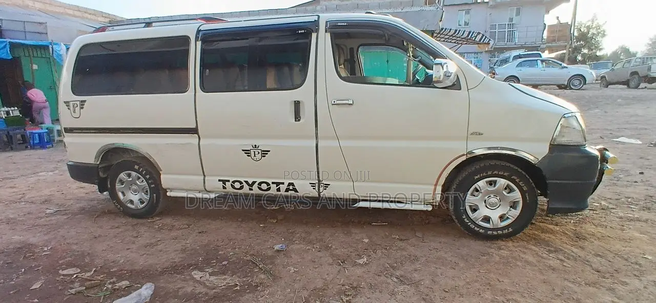 Toyota HiAce 2011 White