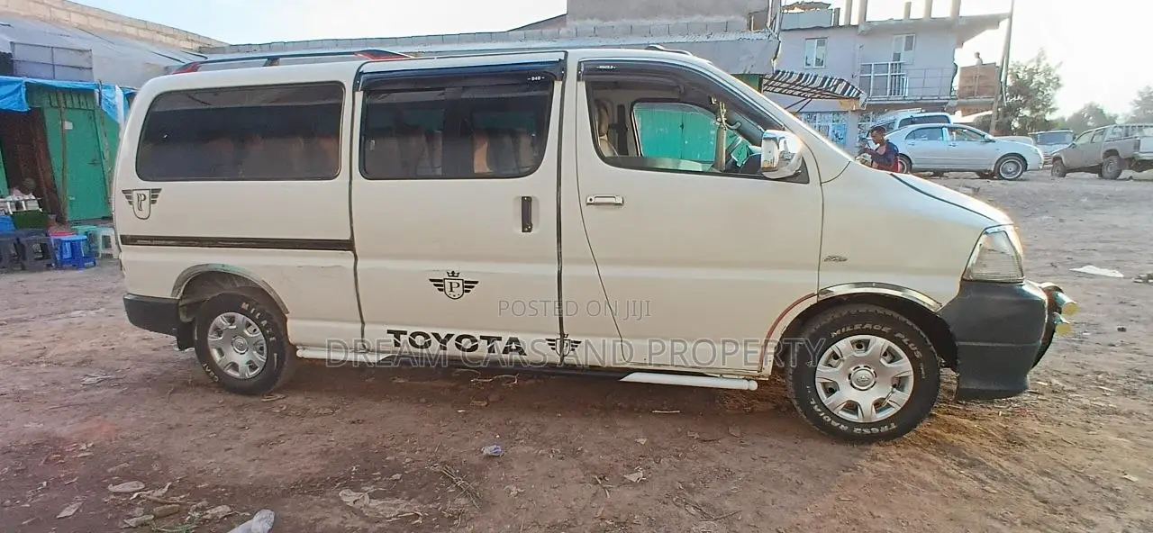 Toyota HiAce 2011 White