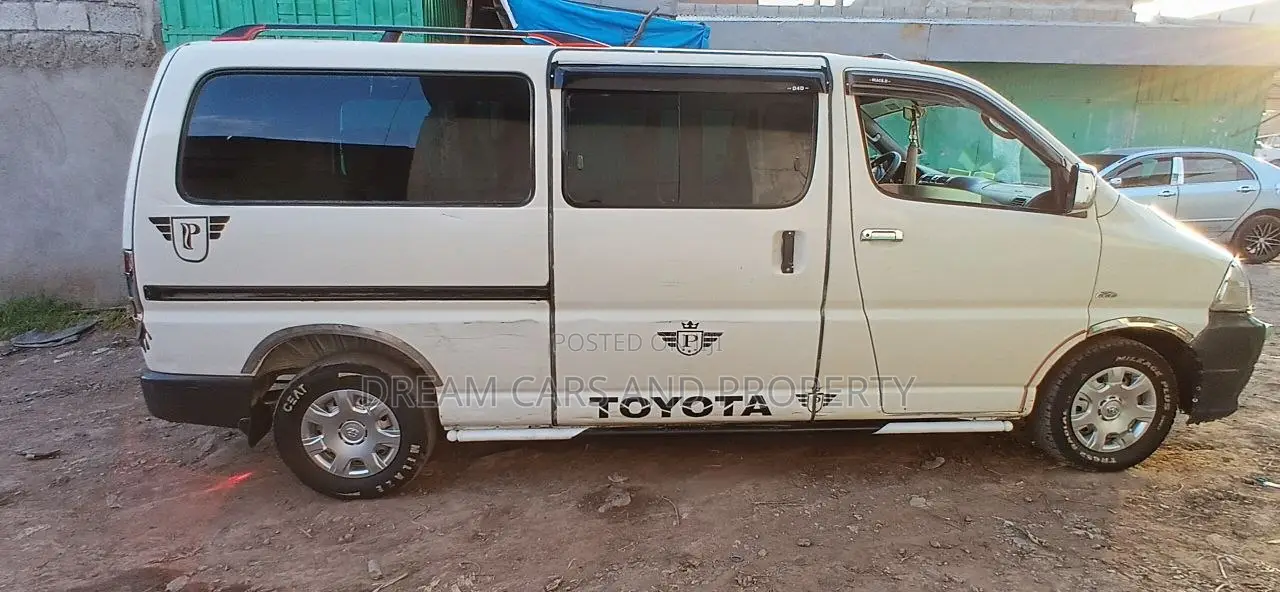 Toyota HiAce 2011 White