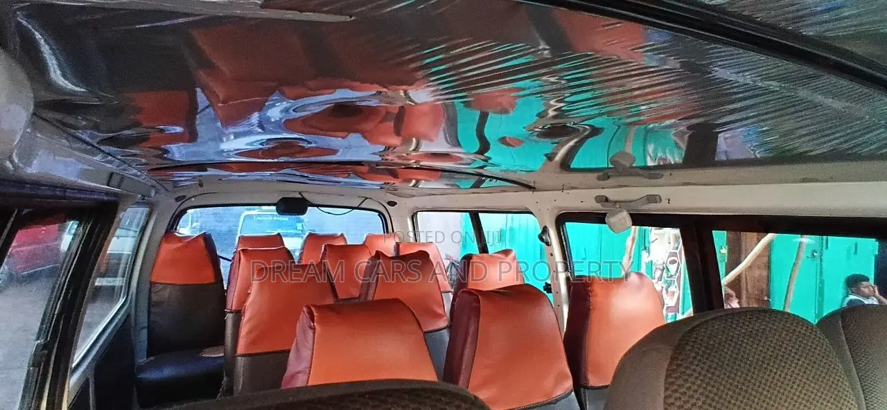 Toyota HiAce 2011 White