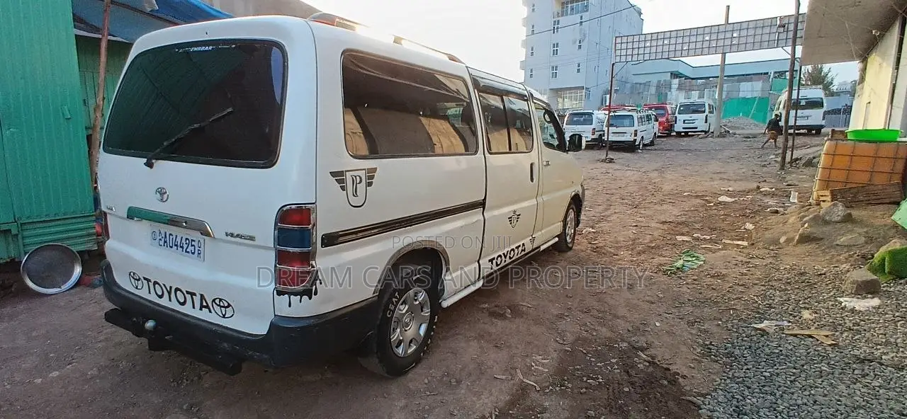 Toyota HiAce 2011 White