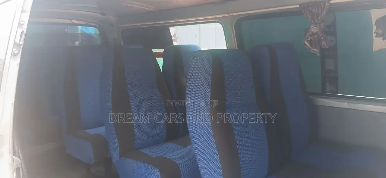 Toyota HiAce 2002 Silver