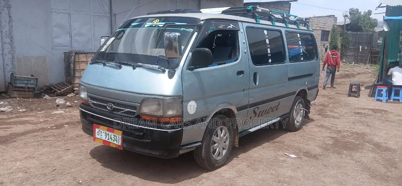 Toyota HiAce 2002 Silver