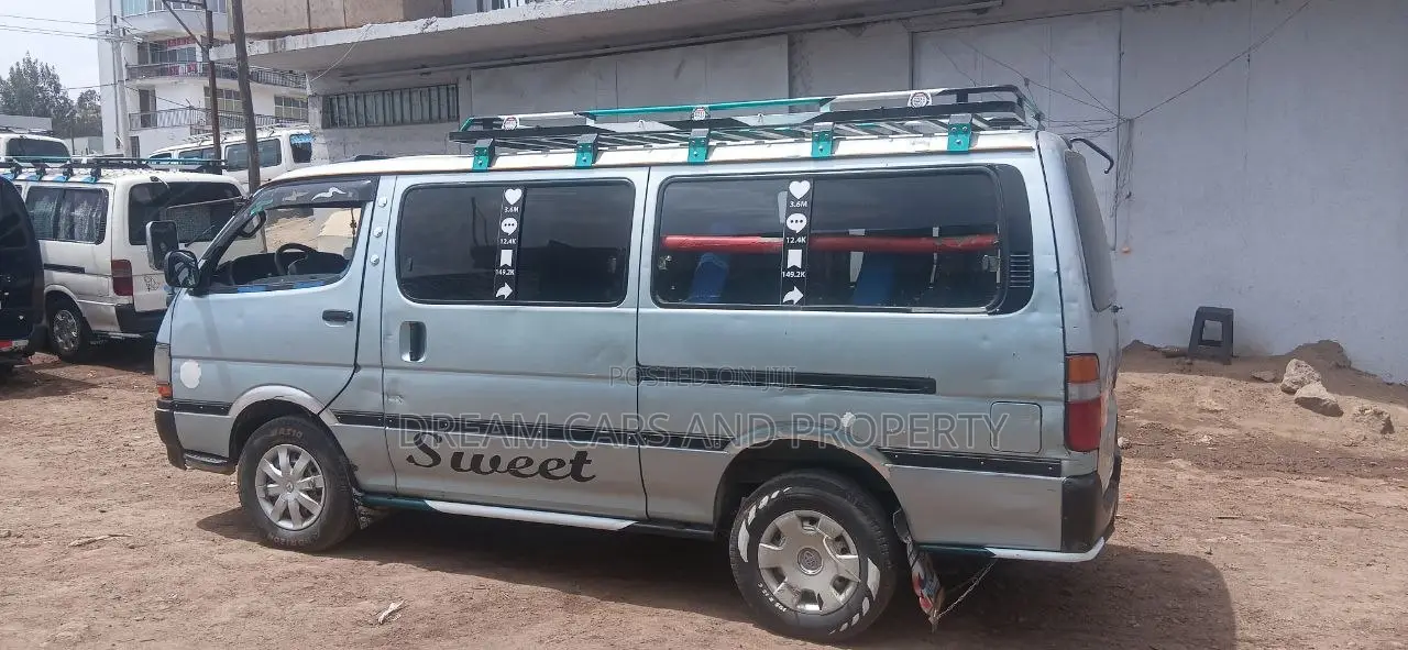 Toyota HiAce 2002 Silver