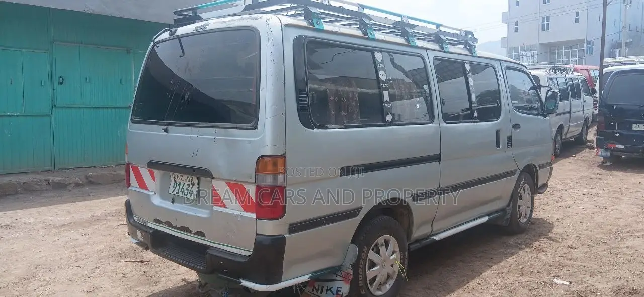 Toyota HiAce 2002 Silver