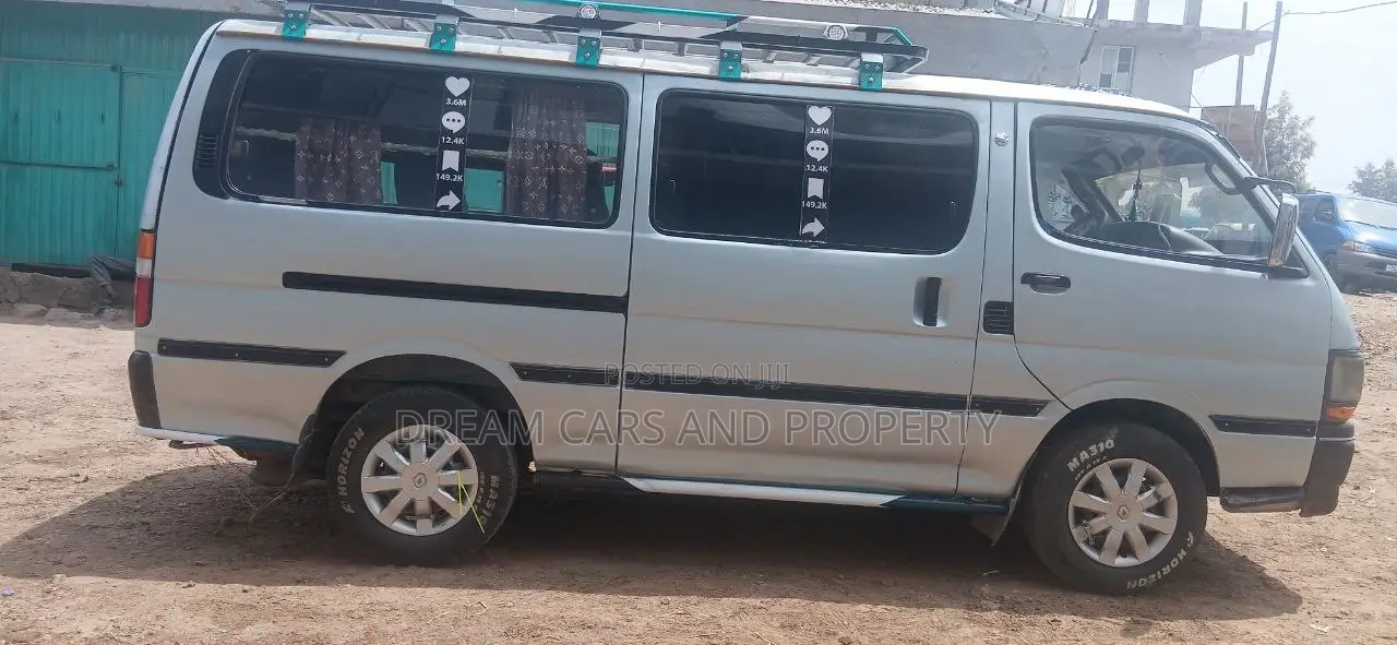 Toyota HiAce 2002 Silver