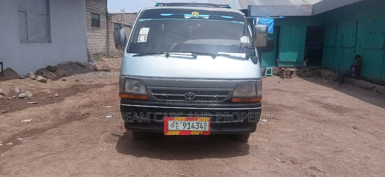 Toyota HiAce 2002 Silver