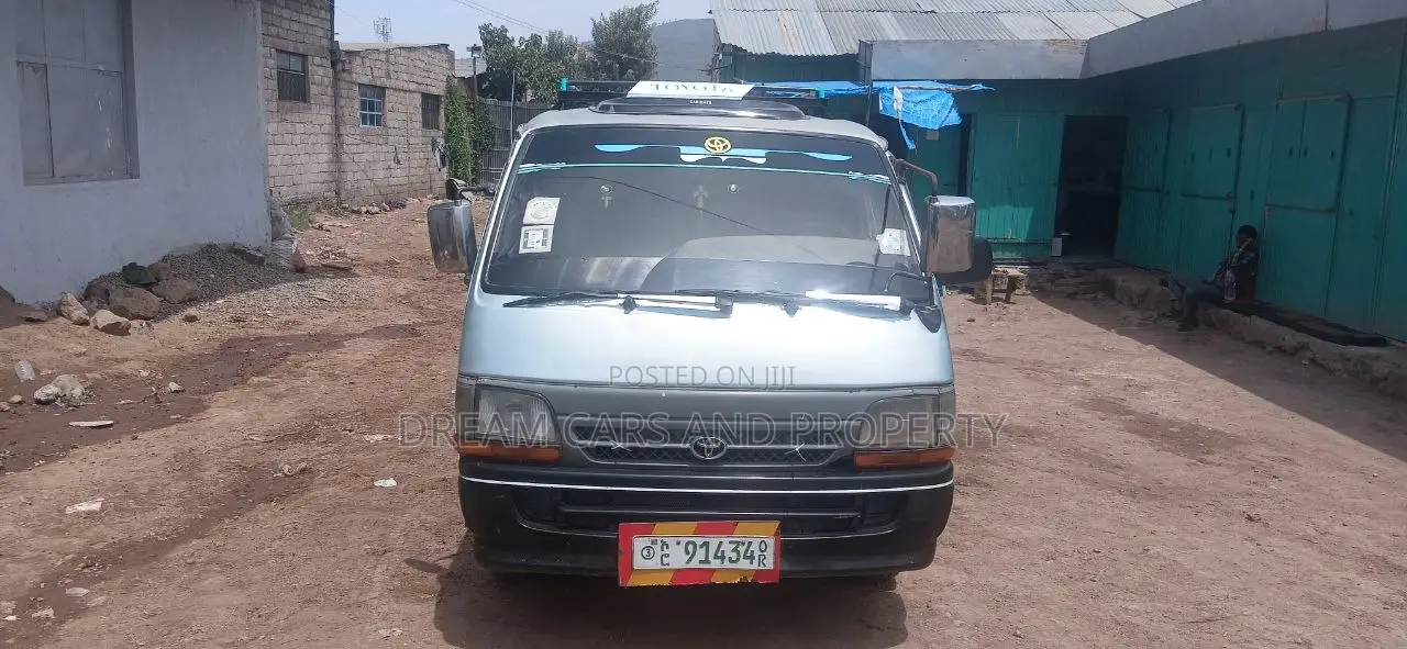 Toyota HiAce 2002 Silver
