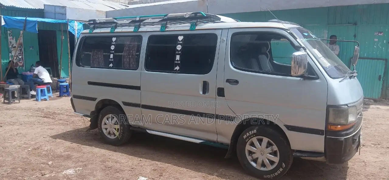Toyota HiAce 2002 Silver