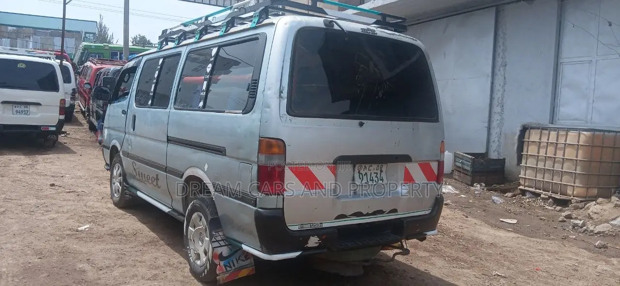 Toyota HiAce 2002 Silver