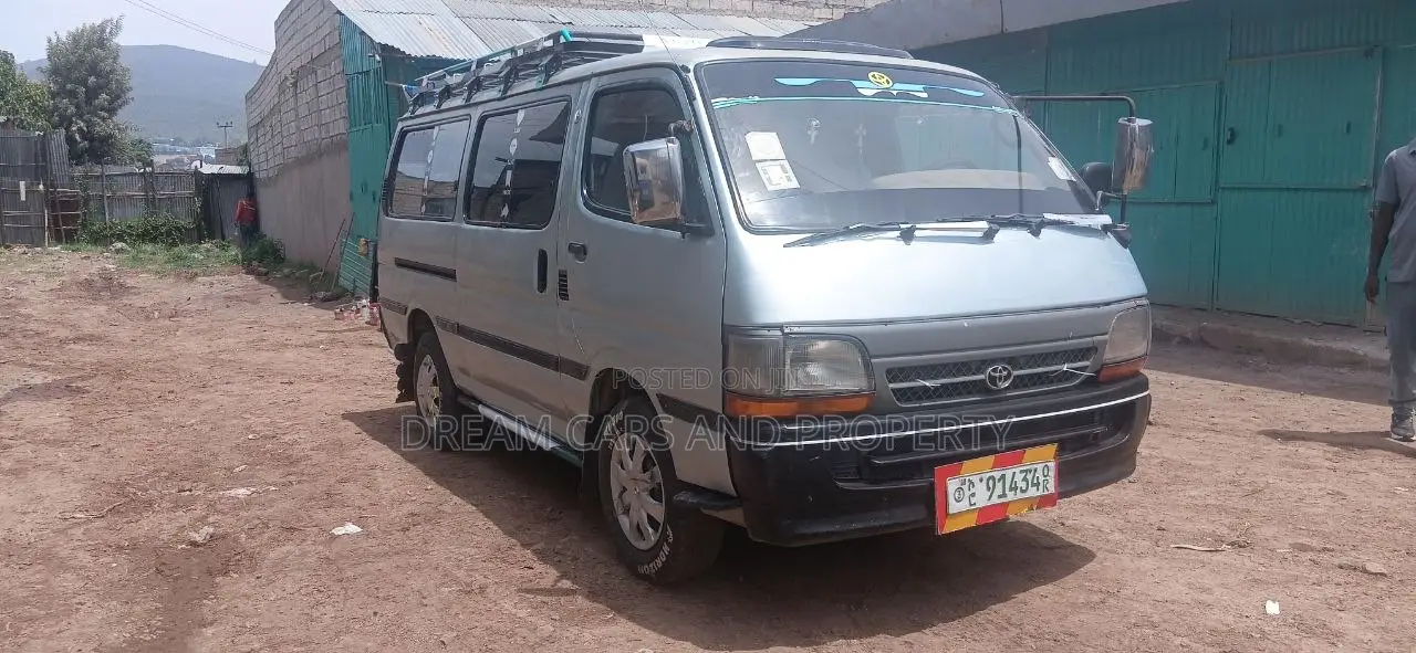 Toyota HiAce 2002 Silver