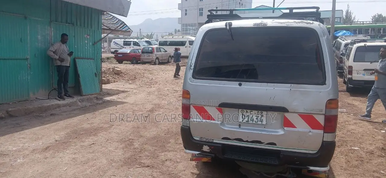 Toyota HiAce 2002 Silver