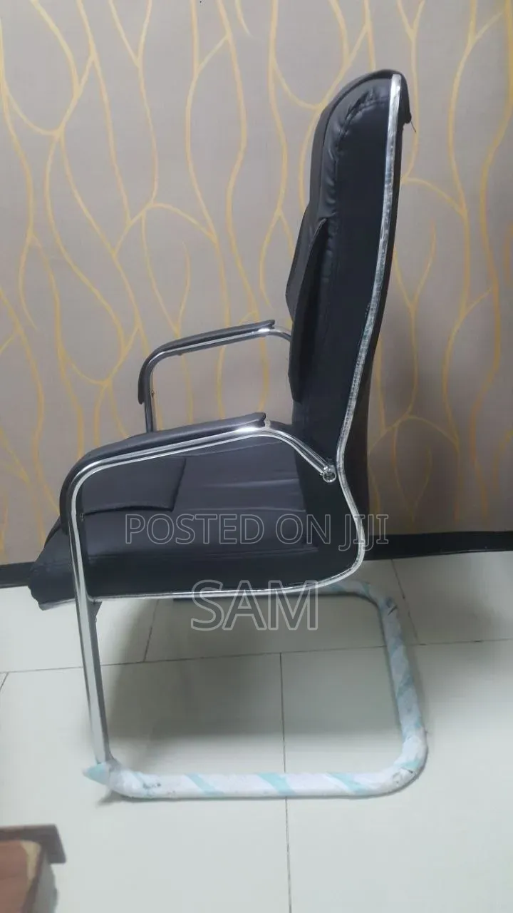 U- Leg Chair