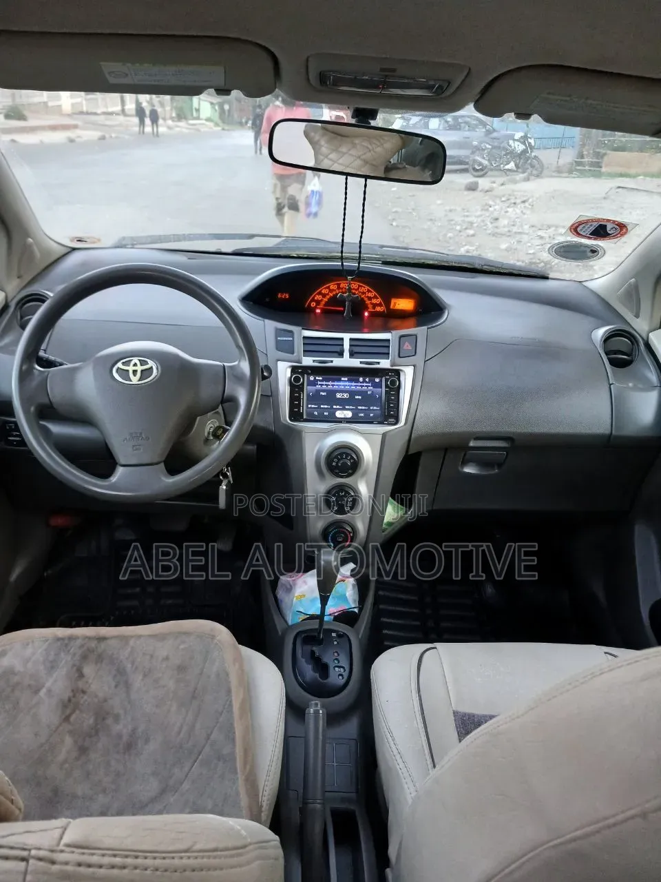 Toyota Yaris 2010 Silver