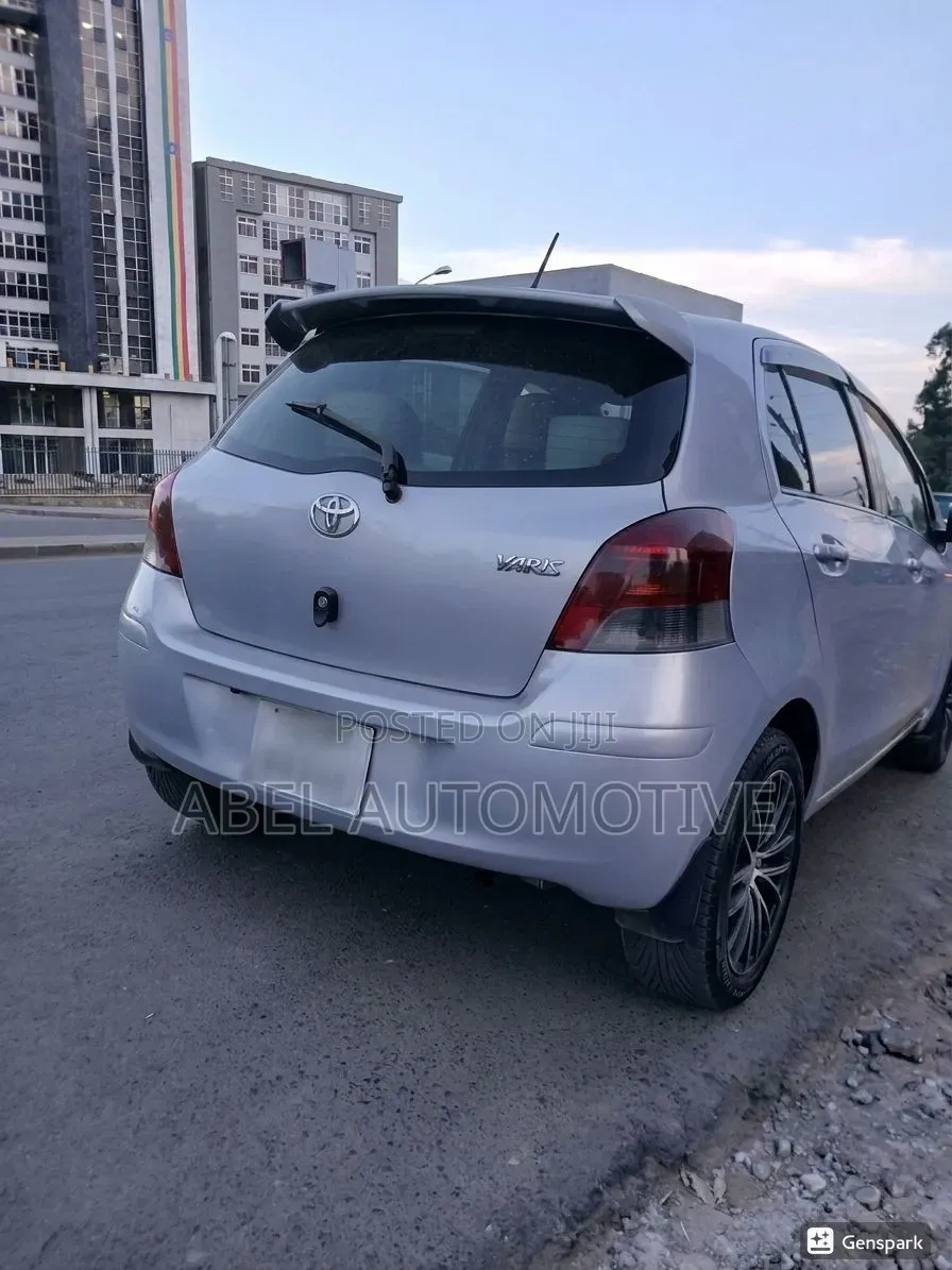 Toyota Yaris 2010 Silver