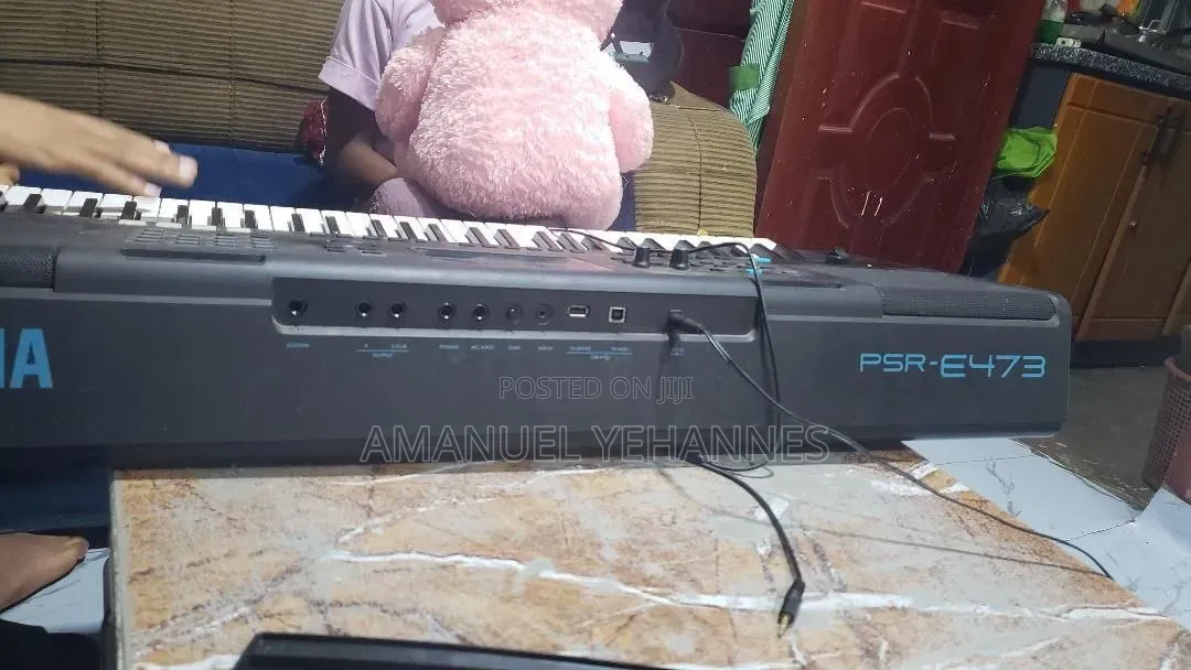 Yamaha PSR E473 Keyboard Piano