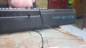 Yamaha PSR E473 Keyboard Piano
