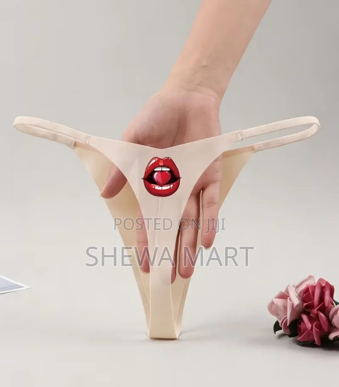 Ladies' Seamless Sexy Thong With Heart-Shaped Lip Prints on the Back