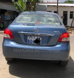 Toyota Belta 2011 Blue