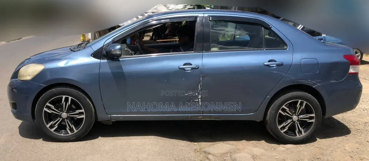 Toyota Belta 2011 Blue