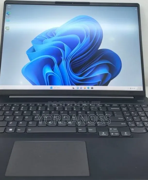 New Laptop Lenovo 16GB AMD Ryzen 7 SSD 512GB