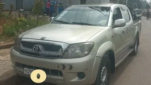 Toyota Hilux 2010 Gold