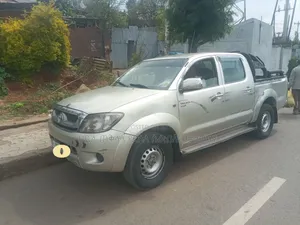 Toyota Hilux 2010 Gold