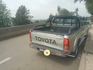 Toyota Hilux 2010 Gold