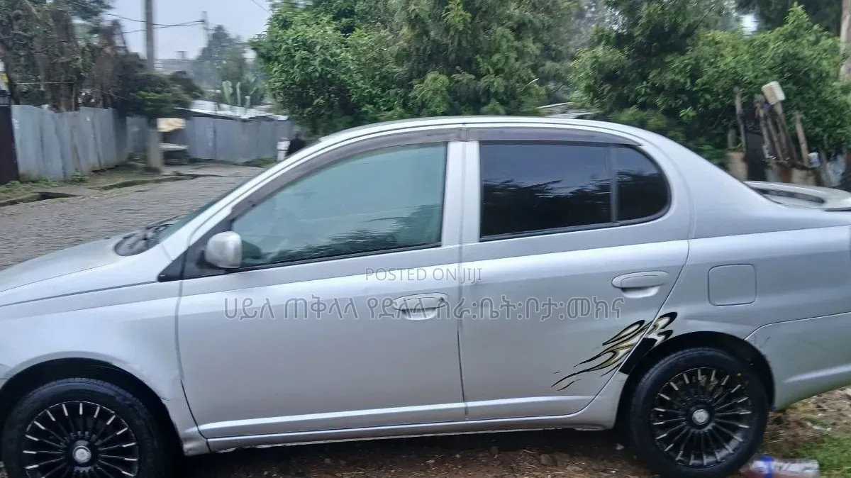 Toyota Platz 2003 Silver
