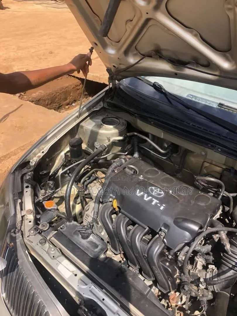 Toyota Corolla 2005 Gold