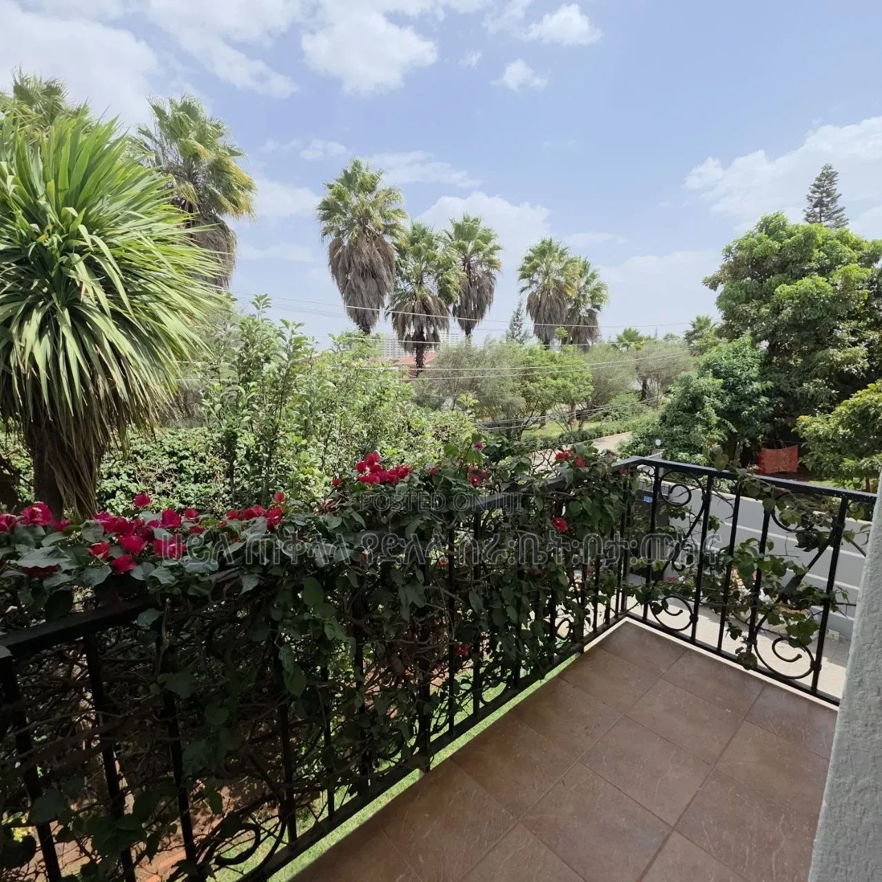 Furnished 5bdrm Townhouse/Terrace in Ayat Zone Inside, Yeka for sale