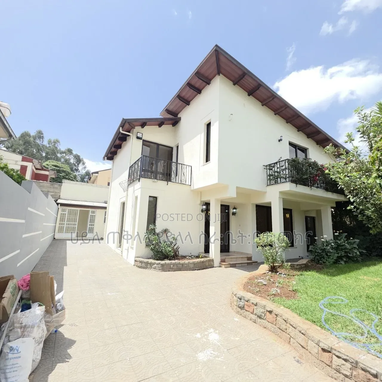 Furnished 5bdrm Townhouse/Terrace in Ayat Zone Inside, Yeka for sale