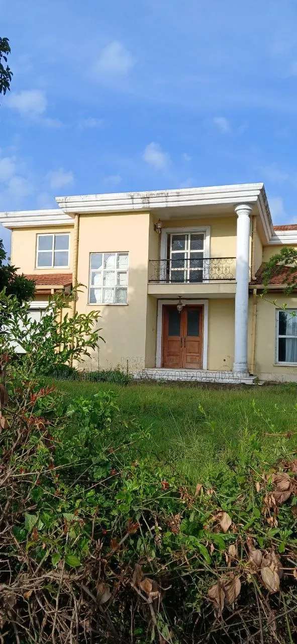 6bdrm Townhouse/Terrace in Ccd Real State, Yeka for sale