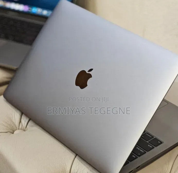 New Laptop Apple MacBook 2019 16GB Intel Core i7 SSD 512GB