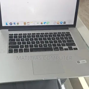 New Laptop Apple MacBook Pro 2015 16GB Intel Core i7 SSD 256GB