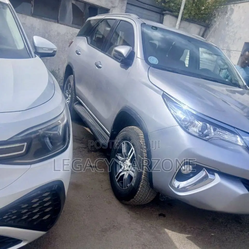 Toyota Fortuner 2019 Silver