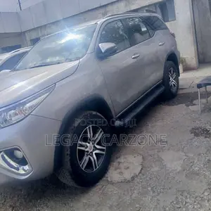 Toyota Fortuner 2019 Silver