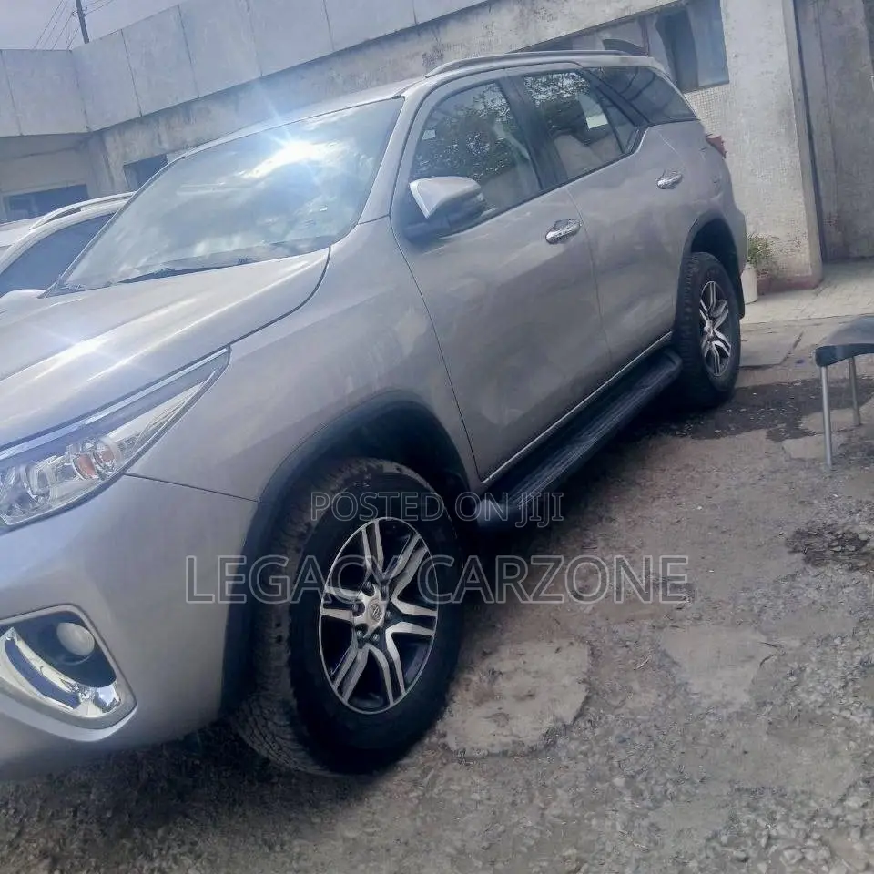 Toyota Fortuner 2019 Silver