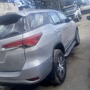 Toyota Fortuner 2019 Silver