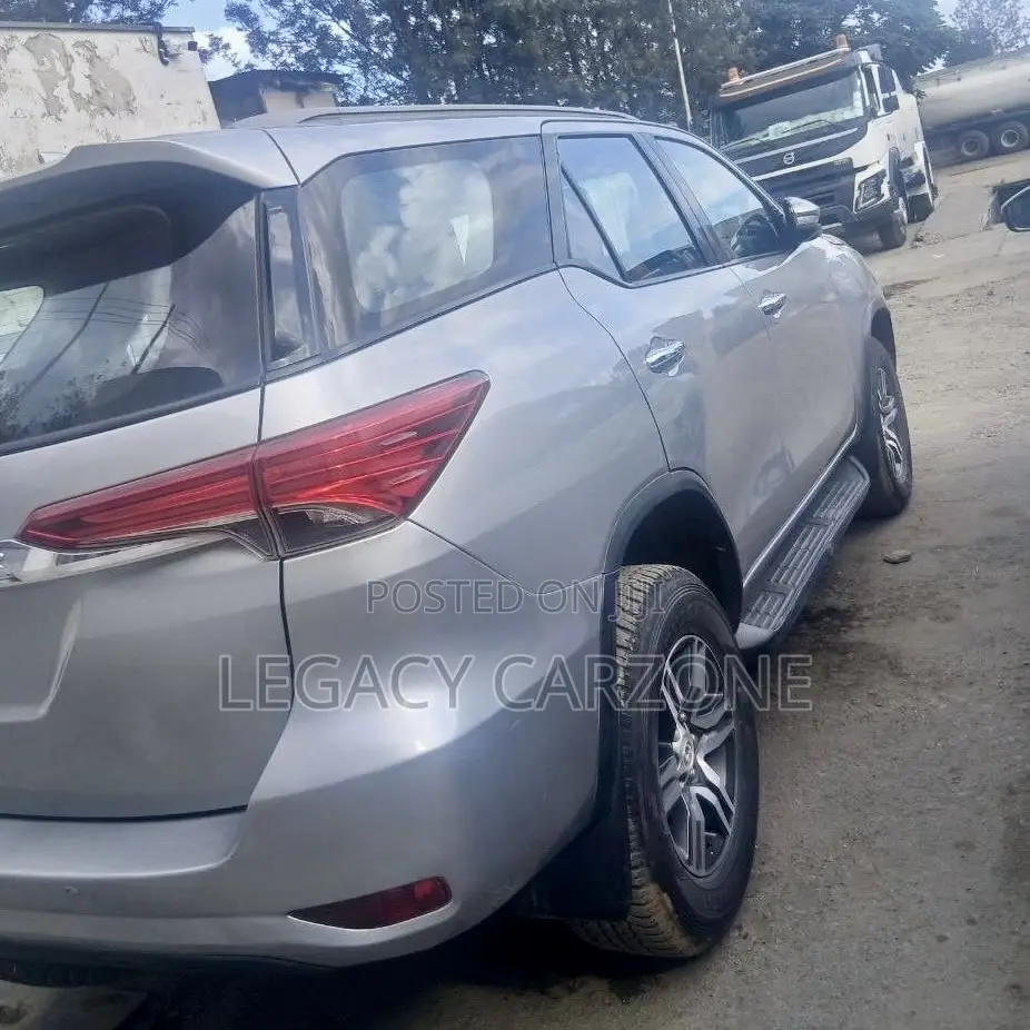 Toyota Fortuner 2019 Silver