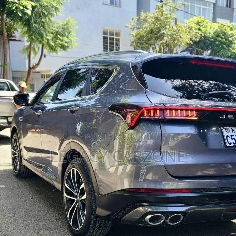 Jetour X70 Plus 2023 Silver