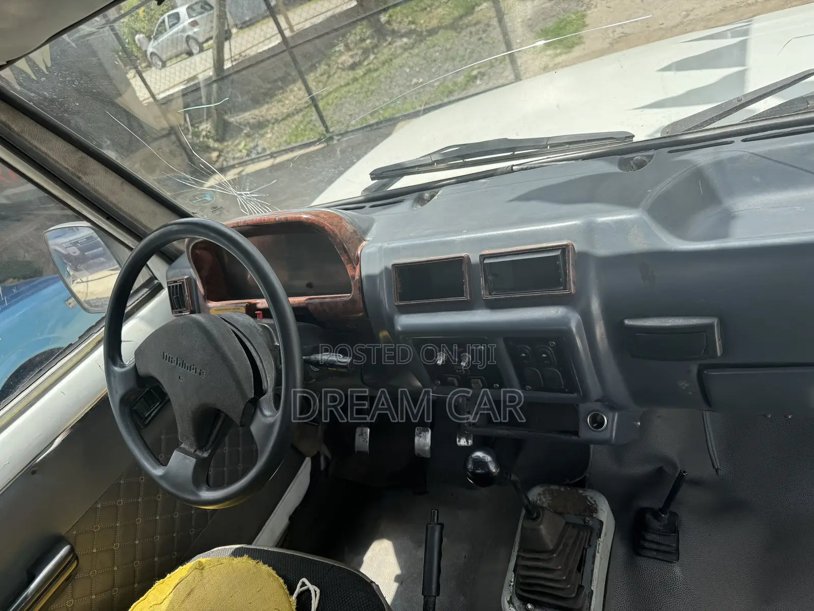 Mahindra Commander 2004 White