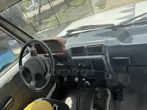Mahindra Commander 2004 White