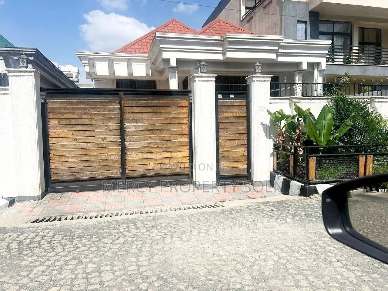 5bdrm Villa in Bole for sale