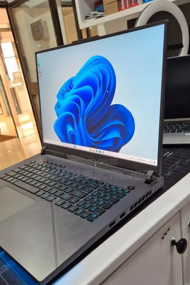New Laptop Asus ROG Strix G17 32GB Intel Core i9 SSD 2T