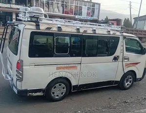 Toyota HiAce 2006 White
